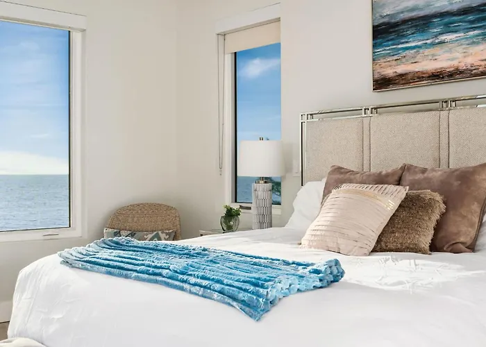 Holiday home Luxury Family Beachfront Oasis Pool And Views