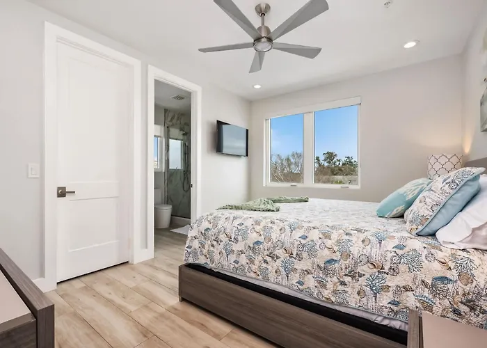 Luxury Family Beachfront Oasis Pool And Views Holiday home Clearwater Beach