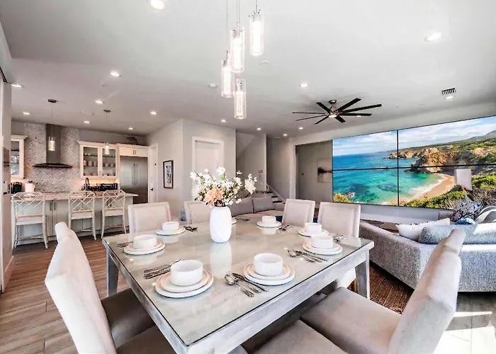 Holiday home Luxury Family Beachfront Oasis Pool And Views