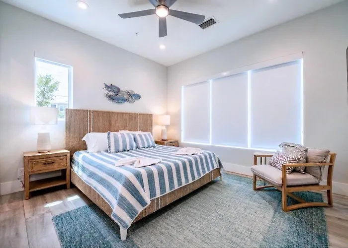 Luxury Family Beachfront Oasis Pool And Views