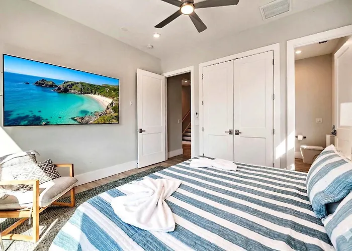 Holiday home Luxury Family Beachfront Oasis Pool And Views Clearwater Beach