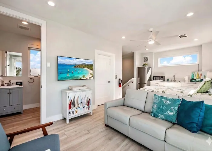 Holiday home Luxury Family Beachfront Oasis Pool And Views